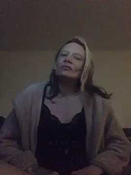 Snapshot of blondey206 chatting on 03.12.25 blondey206 online show from 03.12.25