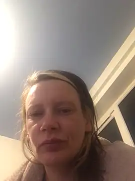 Snapshot of blondey206 chatting on 03.19.25 blondey206 online show from 03.19.25