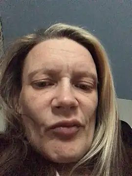 Snapshot of blondey206 chatting on 02.26.26 blondey206 online show from 02.26.26