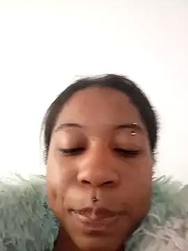 Snapshot of Zaira_Rose_ chatting on 10.10.25 Zaira Rose  online show from 10.10.25