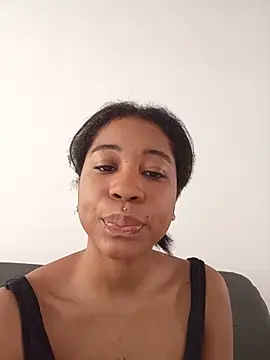 Snapshot of Zaira_Rose_ chatting on 05.25.26 Zaira Rose online show from 05.25.26