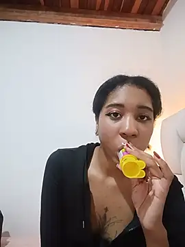 Snapshot of Zaira_Rose_ chatting on 06.25.26 Zaira Rose online show from 06.25.26