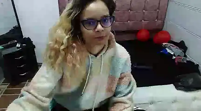 Snapshot of Ariasmithog chatting on 02.24.25 Ariasmithog online show from 02.24.25