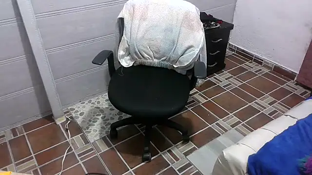 Snapshot of Ariasmithog chatting on 03.17.25 Ariasmithog online show from 03.17.25