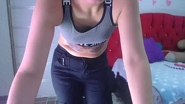 Snapshot of Ariasmithog chatting on 11.06.25 Ariasmithog online show from 11.06.25