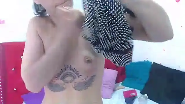 Snapshot of Ariasmithog chatting on 11.24.25 Ariasmithog online show from 11.24.25