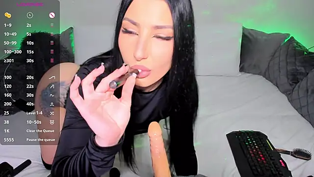 Snapshot of VickyBooXXX chatting on 11.29.25 VickyBooXXX online show from 11.29.25