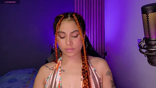 Snapshot of Marivimichel1 chatting on 11.01.25 Marivimichel1 online show from 11.01.25