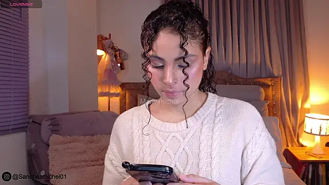 Snapshot of Marivimichel1 chatting on 11.17.25 Marivimichel1 online show from 11.17.25