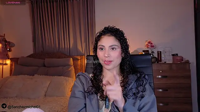 Snapshot of Marivimichel1 chatting on 11.18.25 Marivimichel1 online show from 11.18.25