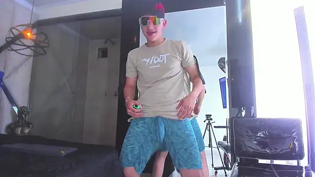 Thomas May4rs online show from 02.19.25