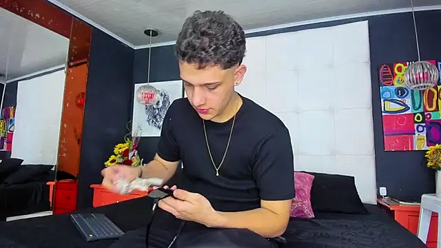 Thomas May4rs online show from 03.12.25