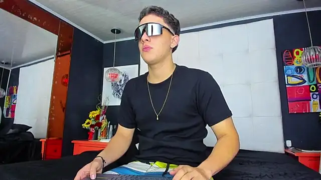 Thomas May4rs online show from 03.12.25