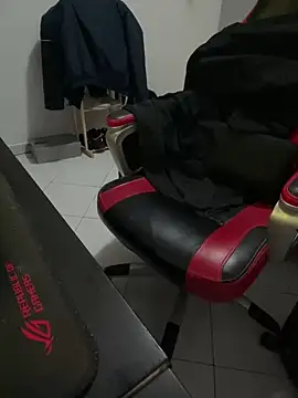 Snapshot of alexgun8 chatting on 02.10.25 alexgun8 online show from 02.10.25