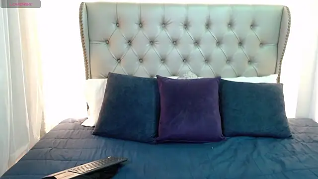 Liiamthompson online show from 05.31.26