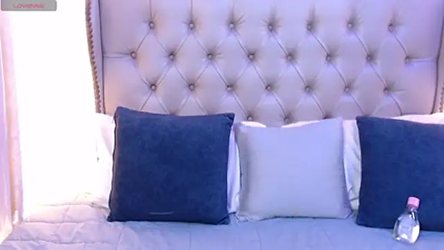 Liiamthompson online show from 07.06.26
