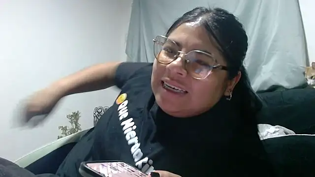 Snapshot of viccky_vick chatting on 04.17.26 viccky vick online show from 04.17.26