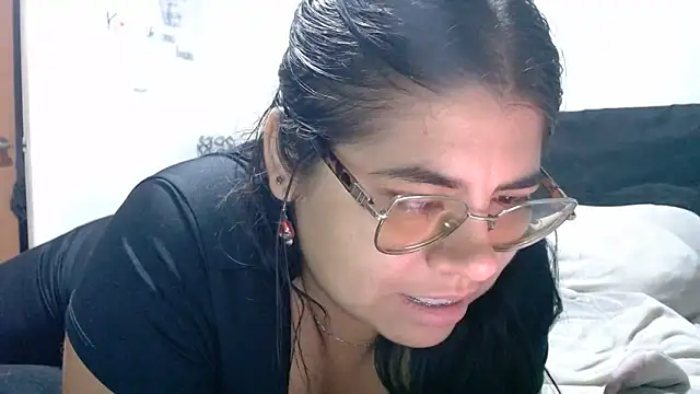 Snapshot of viccky_vick chatting on 06.18.26 viccky vick online show from 06.18.26