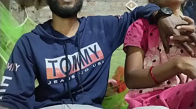 Snapshot of Multiple121 chatting on 03.08.25 Multiple121 online show from 03.08.25