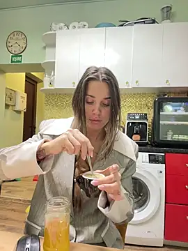 Snapshot of Anya-Ray chatting on 02.08.25 Anya-Ray online show from 02.08.25