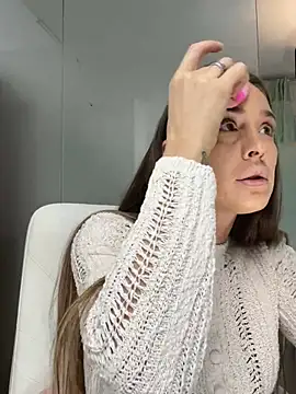 Snapshot of Anya-Ray chatting on 02.10.25 Anya-Ray online show from 02.10.25