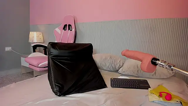 Snapshot of yeikafoxy chatting on 10.11.25 yeikafoxy online show from 10.11.25