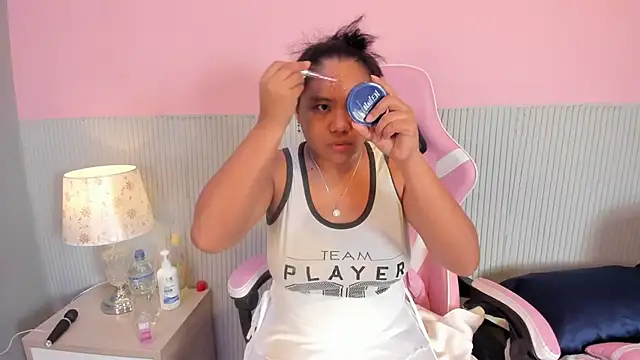 Snapshot of yeikafoxy chatting on 11.05.25 yeikafoxy online show from 11.05.25