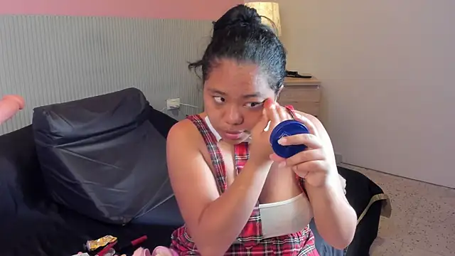 Snapshot of yeikafoxy chatting on 12.22.25 yeikafoxy online show from 12.22.25