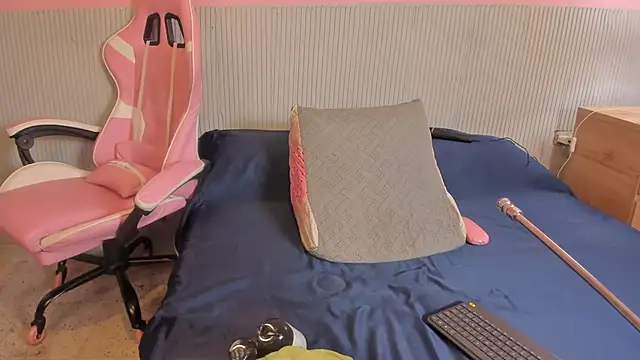 Snapshot of yeikafoxy chatting on 03.13.26 yeikafoxy online show from 03.13.26