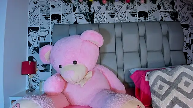 Snapshot of LucyRosse chatting on 03.17.26 LucyRosse online show from 03.17.26