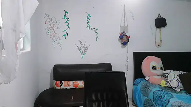 Snapshot of alexandraluv chatting on 10.22.25 alexandraluv online show from 10.22.25