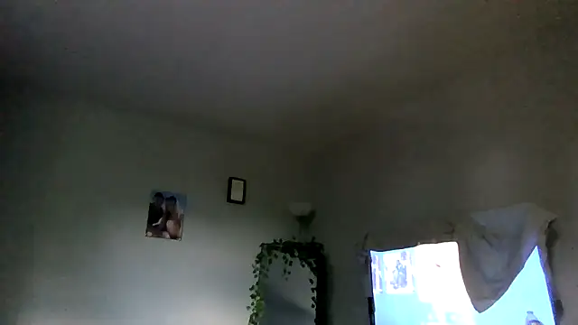 Snapshot of cruz815 chatting on 06.19.26 cruz815 online show from 06.19.26