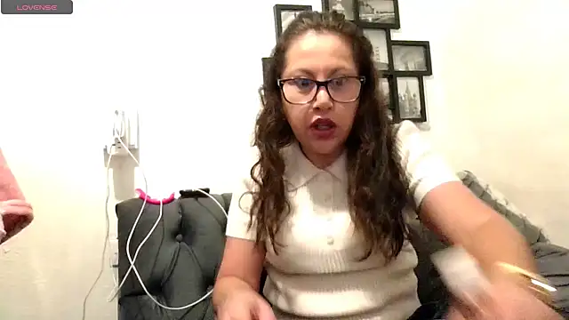 MirandaLatinaLovely online show from 12.17.25