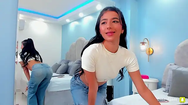 Snapshot of eva_roseee chatting on 03.01.26 eva roseee online show from 03.01.26