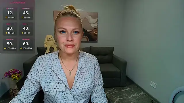 Snapshot of Mira_Whites chatting on 05.15.26 Mira Whites online show from 05.15.26