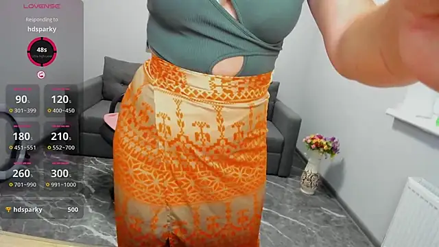 Snapshot of Mira_Whites chatting on 06.11.26 Mira Whites online show from 06.11.26