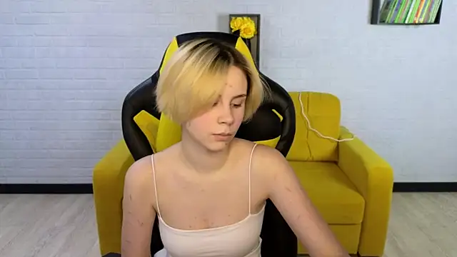 Snapshot of BettyCarter07 chatting on 02.05.25 BettyCarter07 online show from 02.05.25