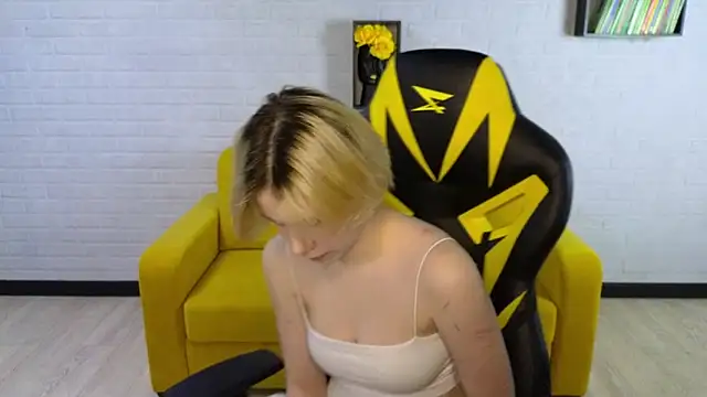 Snapshot of BettyCarter07 chatting on 02.10.25 BettyCarter07 online show from 02.10.25