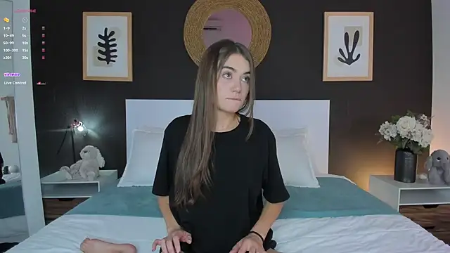 Snapshot of AlannaRussell_ chatting on 03.25.26 AlannaRussell online show from 03.25.26