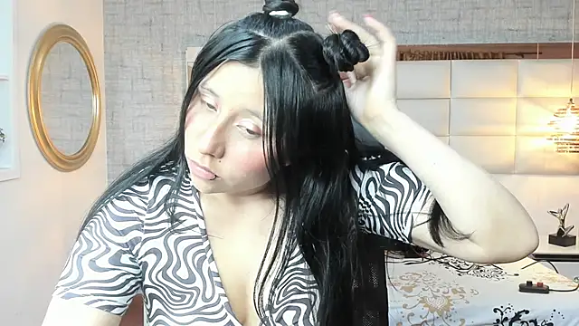 Nohemi louse online show from 11.08.25