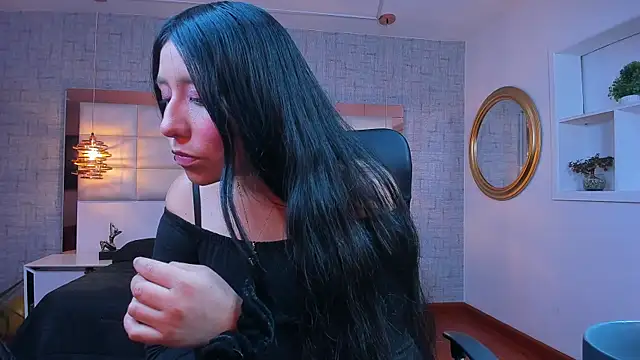 Nohemi louse online show from 04.25.26