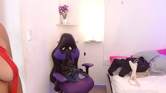 Roxy Stonee online show from 03.06.25