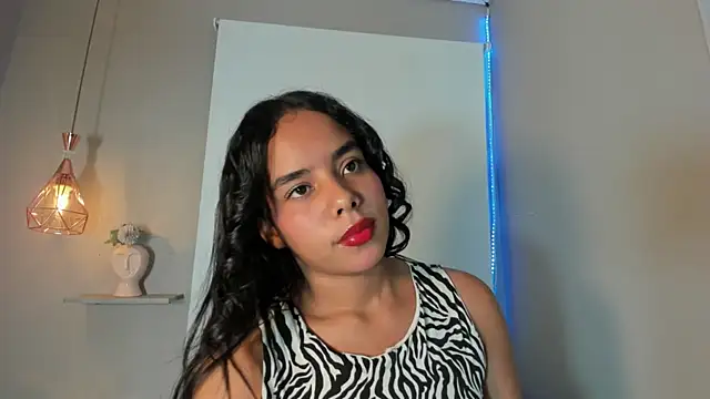 Snapshot of Roxy_Stonee chatting on 06.04.26 Roxy Stonee online show from 06.04.26