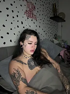 Snapshot of tempzzz12 chatting on 12.18.25 tempzzz12 online show from 12.18.25