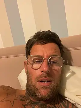 Snapshot of Jamesdeanmcqueen chatting on 01.29.25 Jamesdeanmcqueen online show from 01.29.25