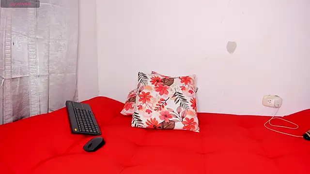 Snapshot of curly_sweett1 chatting on 02.18.25 curly sweett1 online show from 02.18.25