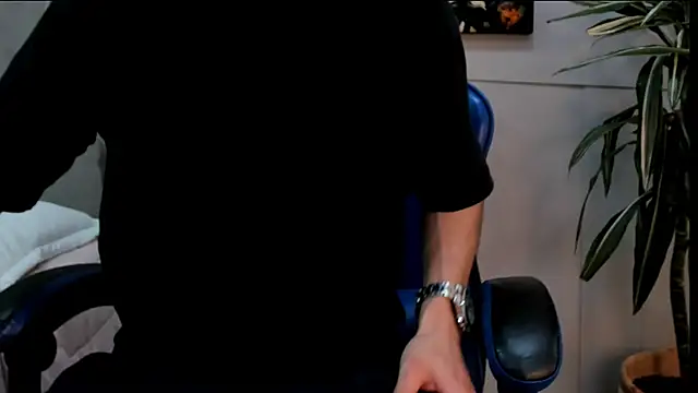 Snapshot of roan_birkin chatting on 05.31.26 roan birkin online show from 05.31.26