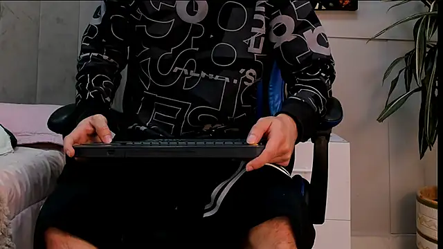 Snapshot of roan_birkin chatting on 06.10.26 roan birkin online show from 06.10.26