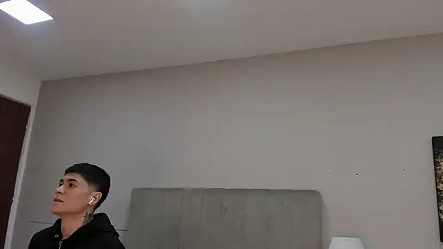 Snapshot of roan_birkin chatting on 06.22.26 roan birkin online show from 06.22.26