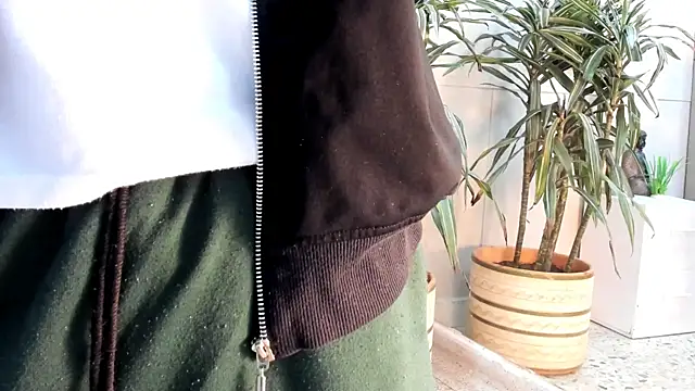 Snapshot of roan_birkin chatting on 07.15.26 roan birkin online show from 07.15.26